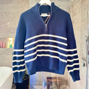 Marinblå stickad tröja - Randig stickad tröja med halvzip💖jättefin!!!!