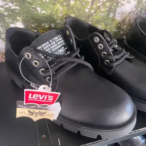 Helt nya Levis skor äkta 