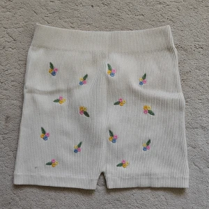 Söta shorts  - Söta shorts från Zara i nyskick! 💞