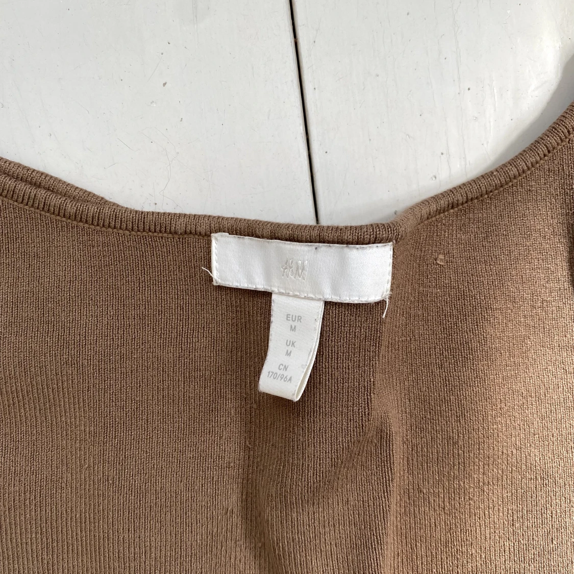 Brunt ribbat linne från HM - 91