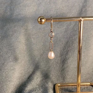 Sthlmstilsmycken  - Så snyggt örhänge  Köp för 119kr/st Eller  200kr/ par Modell 073