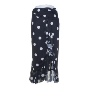 Prickig omlottkjol - Nästintill oanvänd lång prickig omklottkjol med slits. I storlek XS men knyts själv och kan därför justeras efter preferens! 