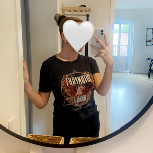 T-shirt GinaTricot - T-shirt från Gina i storlek S.