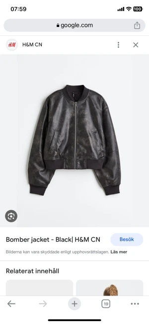 Skinnjacka h&m acne liknande  - En bomberjacka från H&M i storlek XXS, men väldigt oversized! Skulle passa upp till S skulle jag säga. Aldrig använd, hittar inget att anmärka på.  