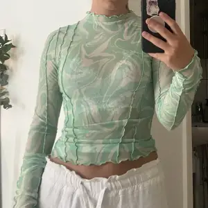 Fin grön och vit meshtopp från Gina tricot i storlek xs. Aldrig använd, bara testad. 
