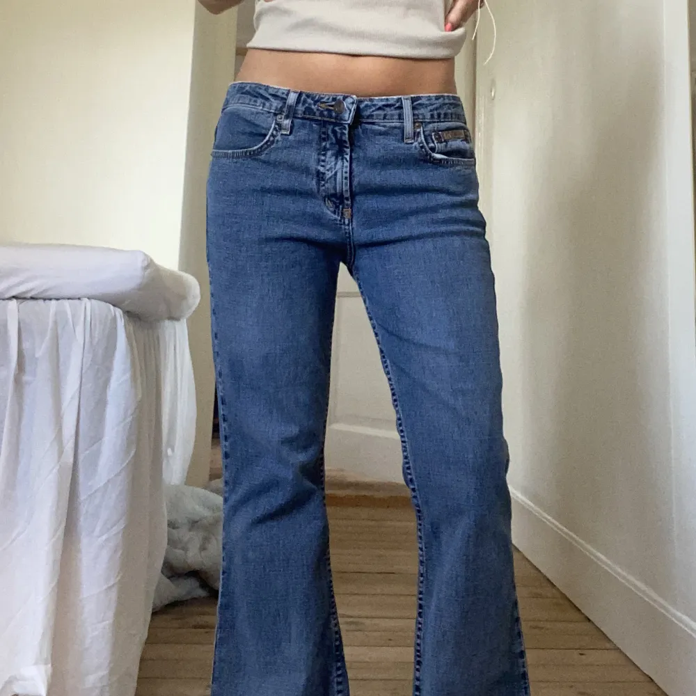 Supersnygga lågmidjade jeans. Perfekt skick inga defekter🤩. Jeans & Byxor.
