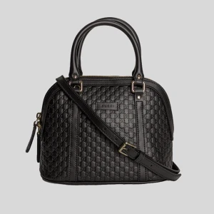 GUCCI Microguccissima Leather Mini Dome Crossbody Bag - Säljer nu min näst intill oanvända GUCCI Microguccissima Leather Mini Dome Crossbody Bag.   Väskan är köpt på GUCCI outleten i Barcelona för 450€, säljes nu för 3000 kronor.  Kvitto och original dustbag finns.