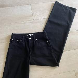 Svarta midrise wide leg jeans från Junkyard. Aldrig använda så de är i nyskick💓