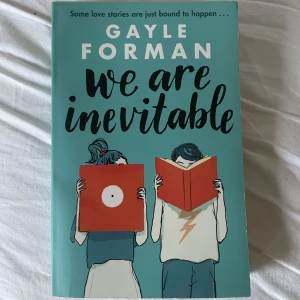 We are inevitable - Boken We are inevitable skriven av Gayle Forman. Språket är engelska🫶🏻