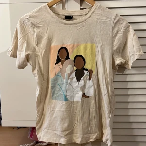 T-shirt med motiv - Betalning sker via köp nu🥰 Köparen står för frakten💗