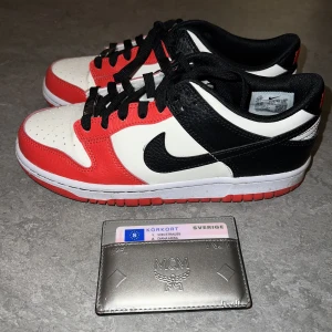 Dunks  - Väl använda. Vill få de bort! Möts elr frakt står för säljaren. 