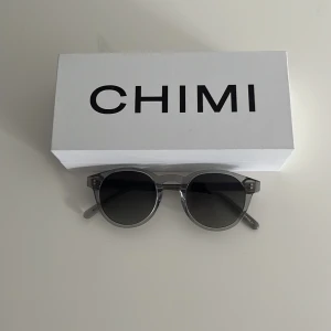 Chimi  - Säljer nu mina chimi, modellen är 03 gråa. Dom är knappt använda så dom är som nya. Skriv vid fler frågor! 