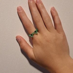 Grod ring🐸❤️ - gjord av pålor som jag har gjort själv. Storlek är som normalt til l11 12, 13 år du får veta mer exakt när du skriver privat:)