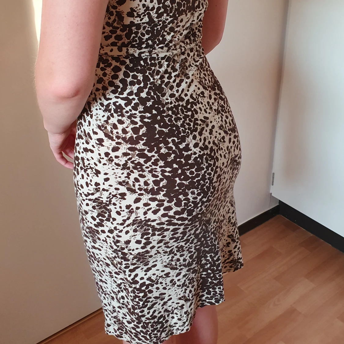 Djurmönstrad omlottklänning - 90