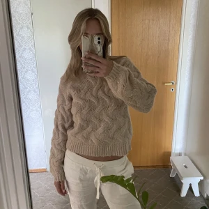 Stickad tröja  - Supersnygg tröja från NA-KD, strlk xxs/xs💗 150kr + frakt