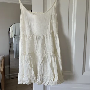 Söt sommarklänning  - Använd fåtal gånger  One size, passar 34-36