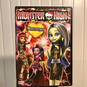 monster high monsterfusion/freaky fusion dvd - säljer då jag har dubbla. dvd’n har inga synliga skador så det ska fungera bra! :) varning dock, grafiken är lite dålig - men det är väl hur 2014 var. språk finns på engelska och svenska (även no, da, fi, spa), och texten finns på engelska och svenska :D