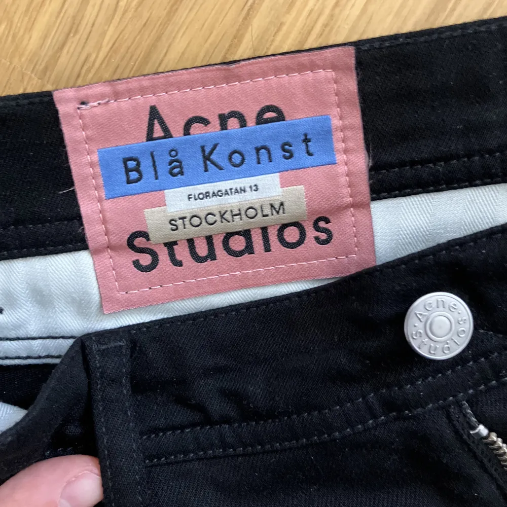 Klassiska jeans från Acnes Blå Konst collection. Nyskick!. Jeans & Byxor.