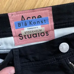 Klassiska jeans från Acnes Blå Konst collection. Nyskick!