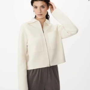 Åhléns cardigan  - Säljer min fina cardigan från Åhléns pga att den ej kommer till användning! Använd ett fåtal gånger och är i ett jättebra skick! 