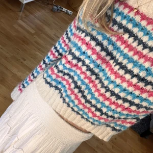   Stickad Zara tröja - Jättesöt stickad tröja ifrån zara i storlek S💗Sällan använd