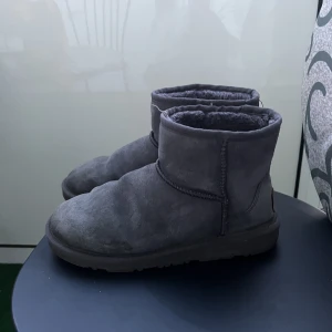 Uggs - Boots från märket face. Pris kan diskuteras.