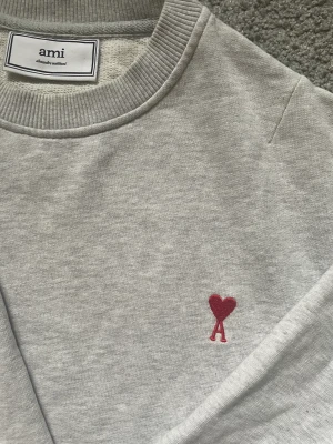 Ami Paris Sweatshirt - Bra skick, inga skador eller fläckar