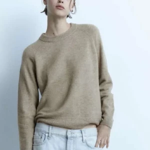 Stickad tröja  - Stickad tröja från Zara, nyskick❤️‍🩹