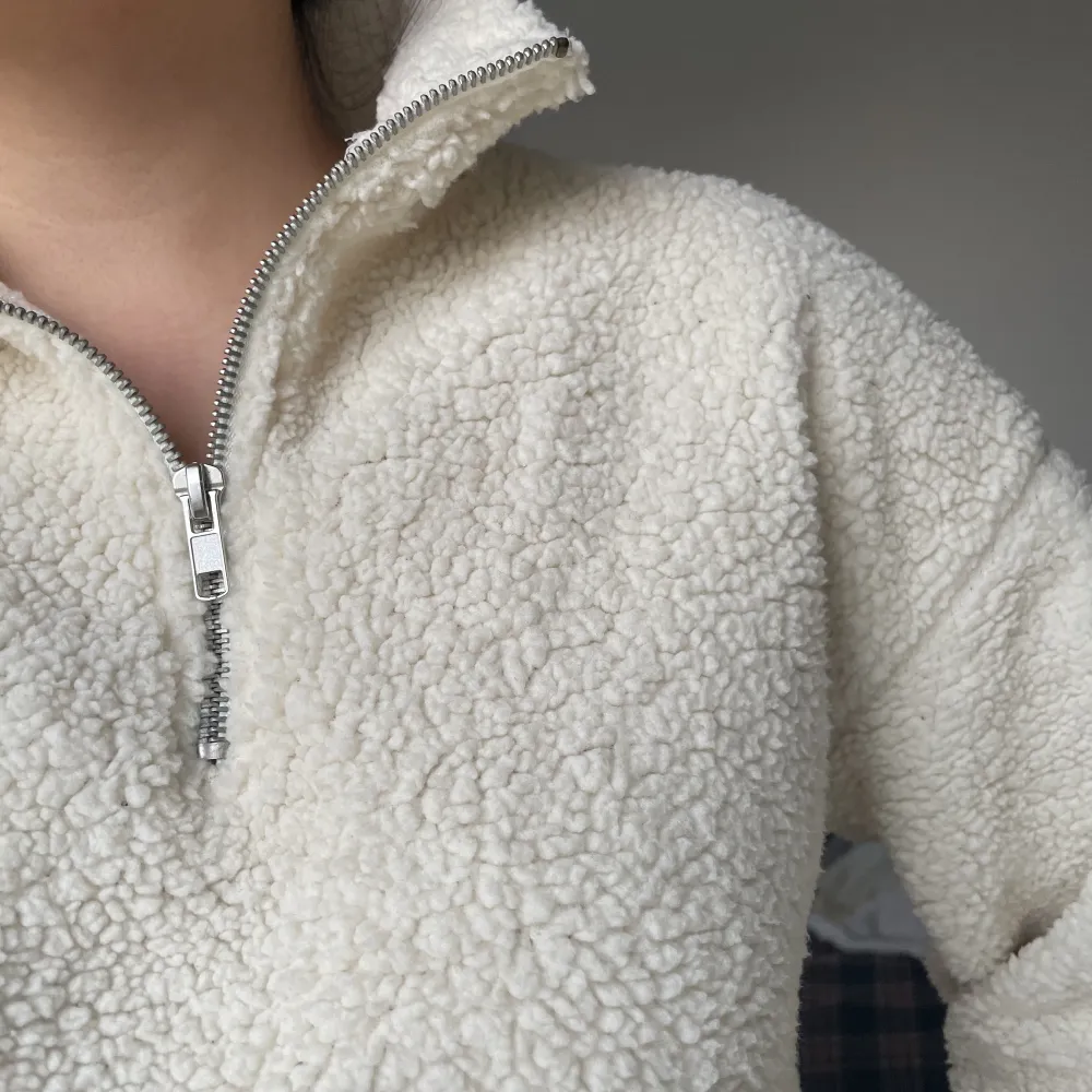 Jättemysig fluffig tröja från Ginatricot 🐑🤍 kommer inte till användning . Tröjor & Koftor.
