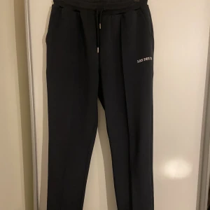 LES DEUX  - Stilrena marinblåa les deux i storlek S, oanvända & i topp skick. Köpta för 1000kr, pris kan diskuteras. 