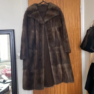 Äkta pälskappa  - Äkta pälskappa i perfekt skick. Pris kan diskuteras