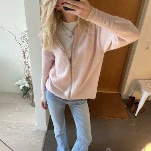 Kofta  - Såå fin kofta från the visual clothing project som är sparsamt använd 🥰