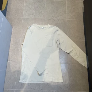 Weekday långärmad - tröja från weekday, långärmad och använd 2 gånger