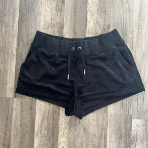 Juicy shorts - Knappt använda