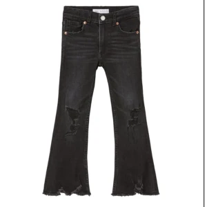  Zara Jeans -  Säljer jeans som inte kommer till användning längre 💗 jättefina flare jeans rekommenderar🤍