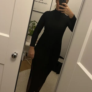 Fin klänning - Svart klänning från Gina Tricot stl.M, superfint skick.   Hänger tyvärr bara i garderoben