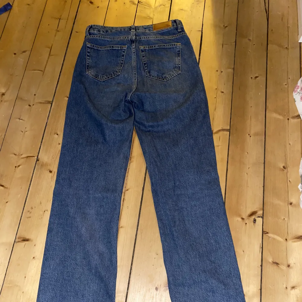 Blå jätte fina och sköna jeans utan hål eller fläckar från bik bok  Storlek 25  Kom gärna med prisförslag . Jeans & Byxor.