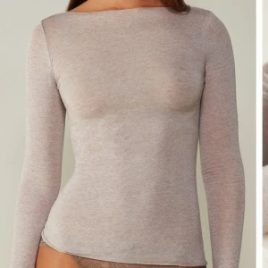 Intimissimi tröja  - Säljer min fina intimissimi tröja, den är i bra skick och använd några gånger💘 säljer därför den inte kommit till användning, skriv för egna bilder. nypris 449 💕