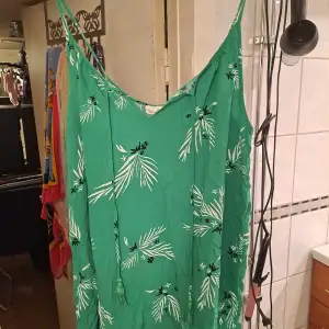 Grön klänning/tröja