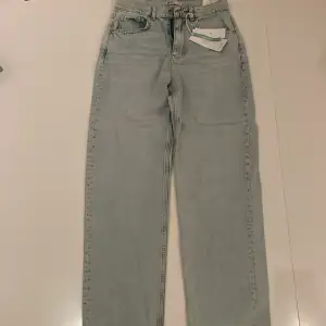 Helt nya jeans ljusblåa med prislappen kvar från Gina Tricot✨