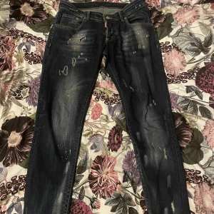 Dsq2 byxor strl M-L - Väldigt bra skick.  200kr