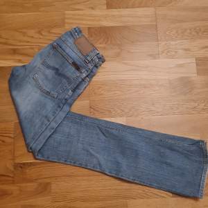 Ett par stilrena nudie jeans i 9/10 skick