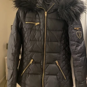 Rockandblue jacka svart - Svart rock and blue jacka med svart påls, storlek xs passar även s