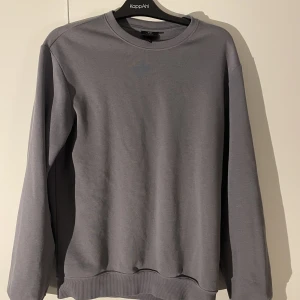 Sweatshirt relaxed fit - Skriv vid frågor