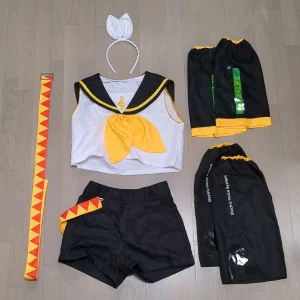 Rin cosplay - Jag säljer den här för att jag inte andvänder den längre. Jag har andvänt den runt tre gånger och den är i bra skick. Jag kan tänka mig att sänka priset.