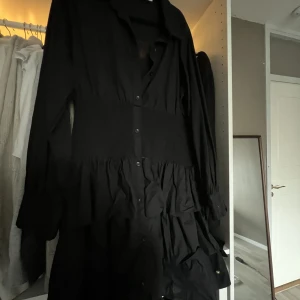 Pernilla Wahlgren klänning  - Pernilla Wahlgrens kollektion, Finns ej att köpa längre!!🖤 nypris 399! 