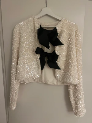 Hm paljett kofta - Jätte populär kofta från hm, slutsåld!!! 