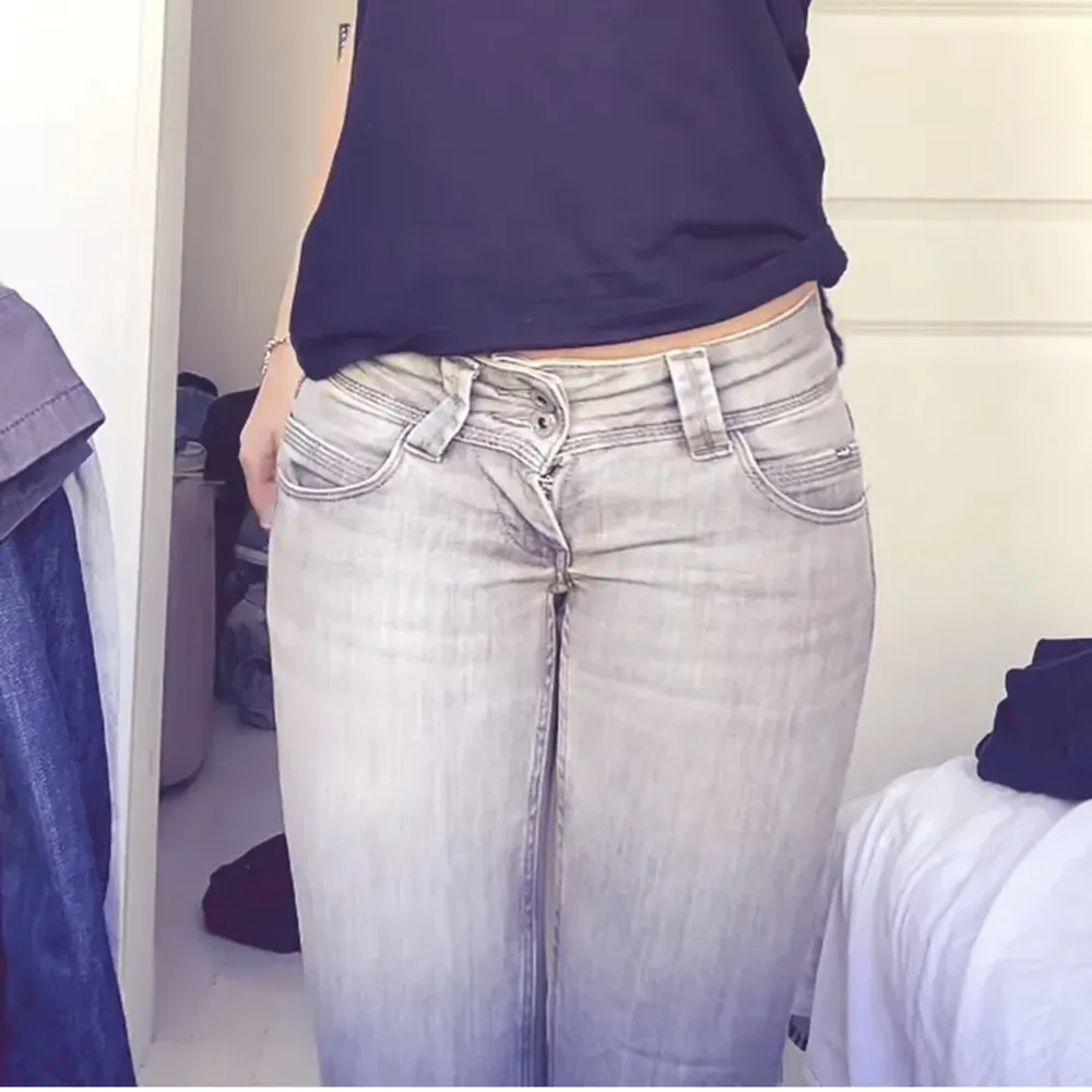 Säljer mina pepe jeans då jag har liknande. 💗. Jeans & Byxor.