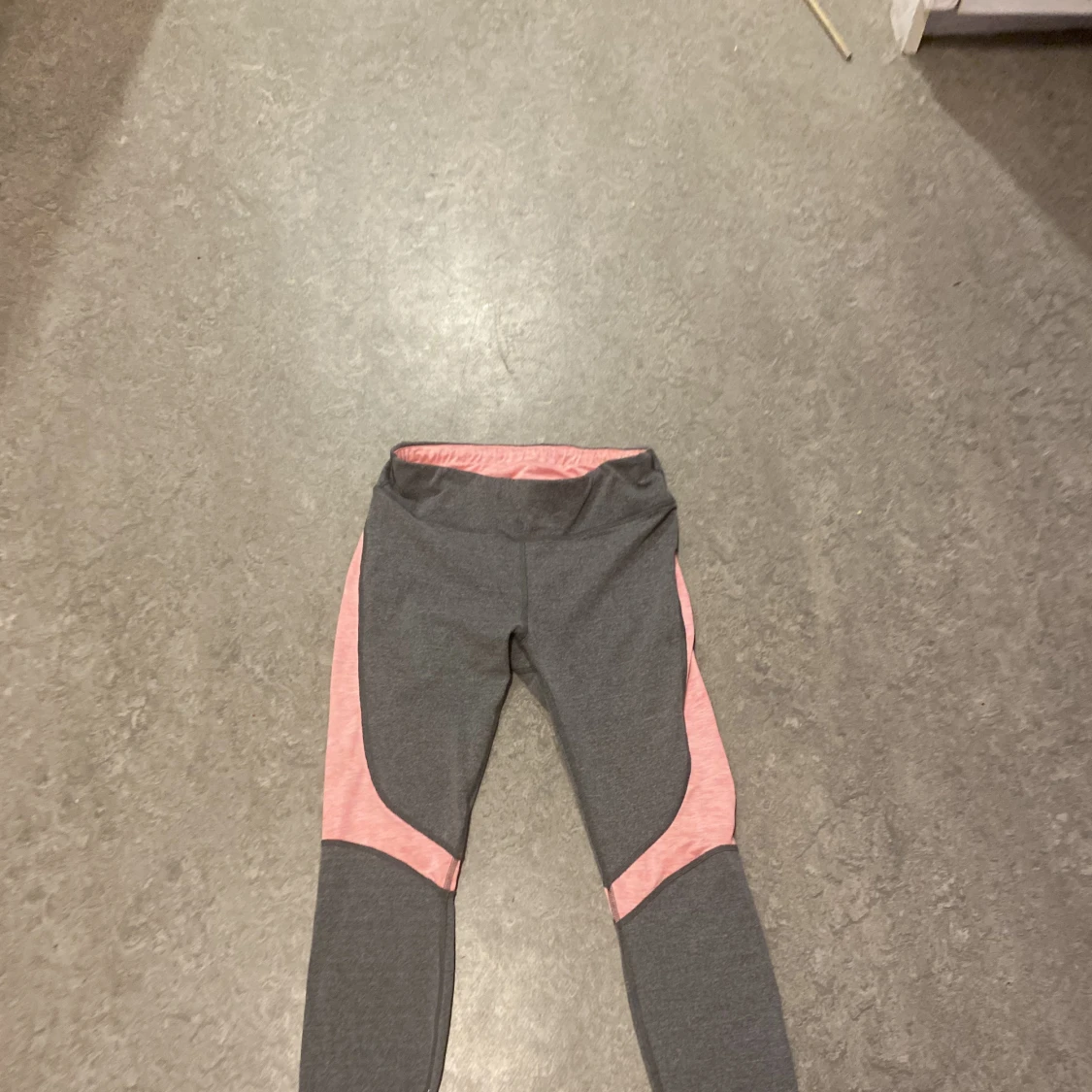 Grå & rosa träningsbyxor