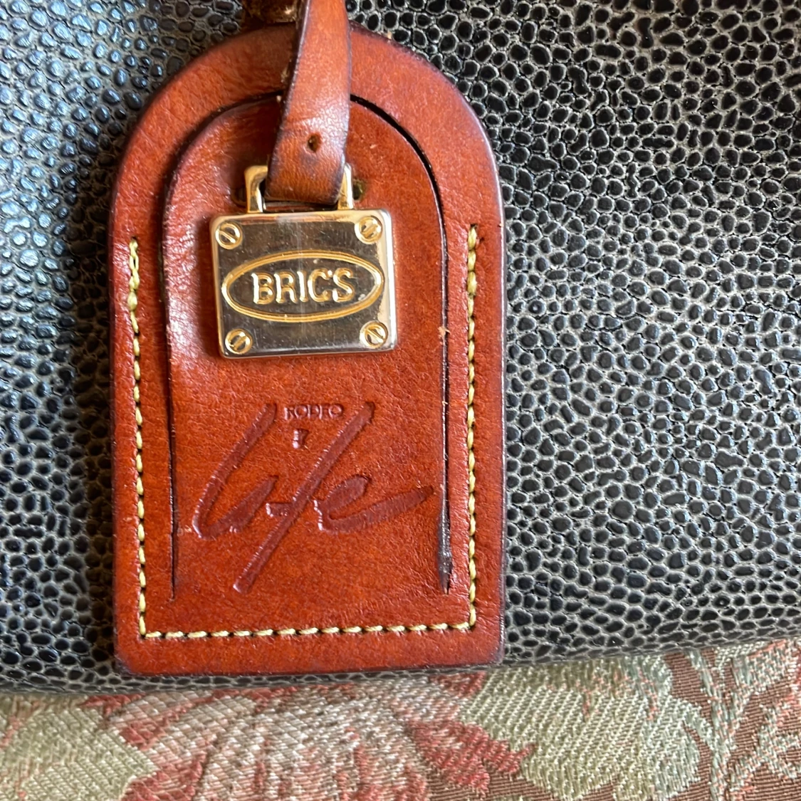 Väska i äkta läder. Endast avhämtning. Jag flyttar utomlands, så det är lite bråttom. - 90